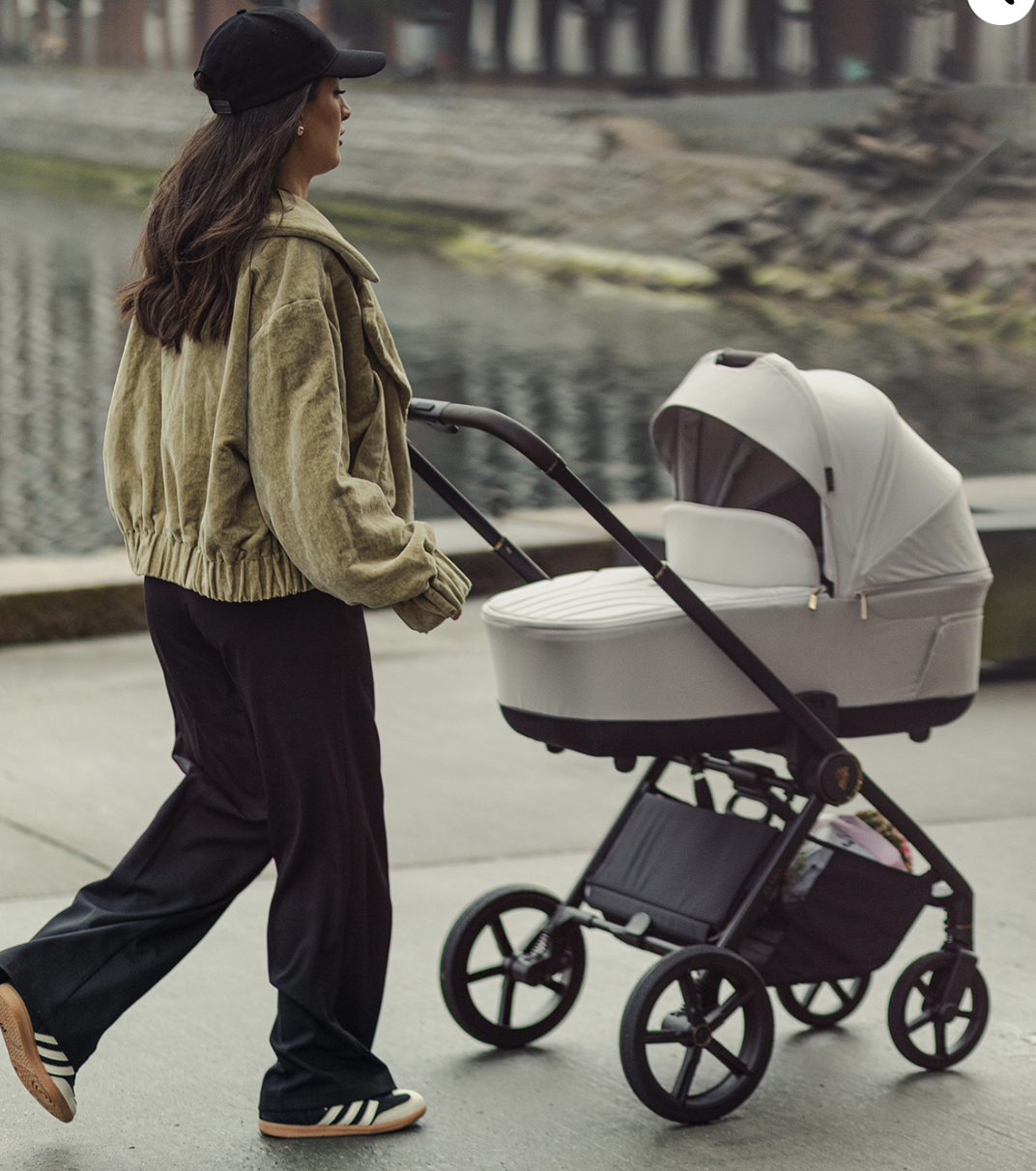 Venicci Claro Vanilla Pram Bundle - Image 3