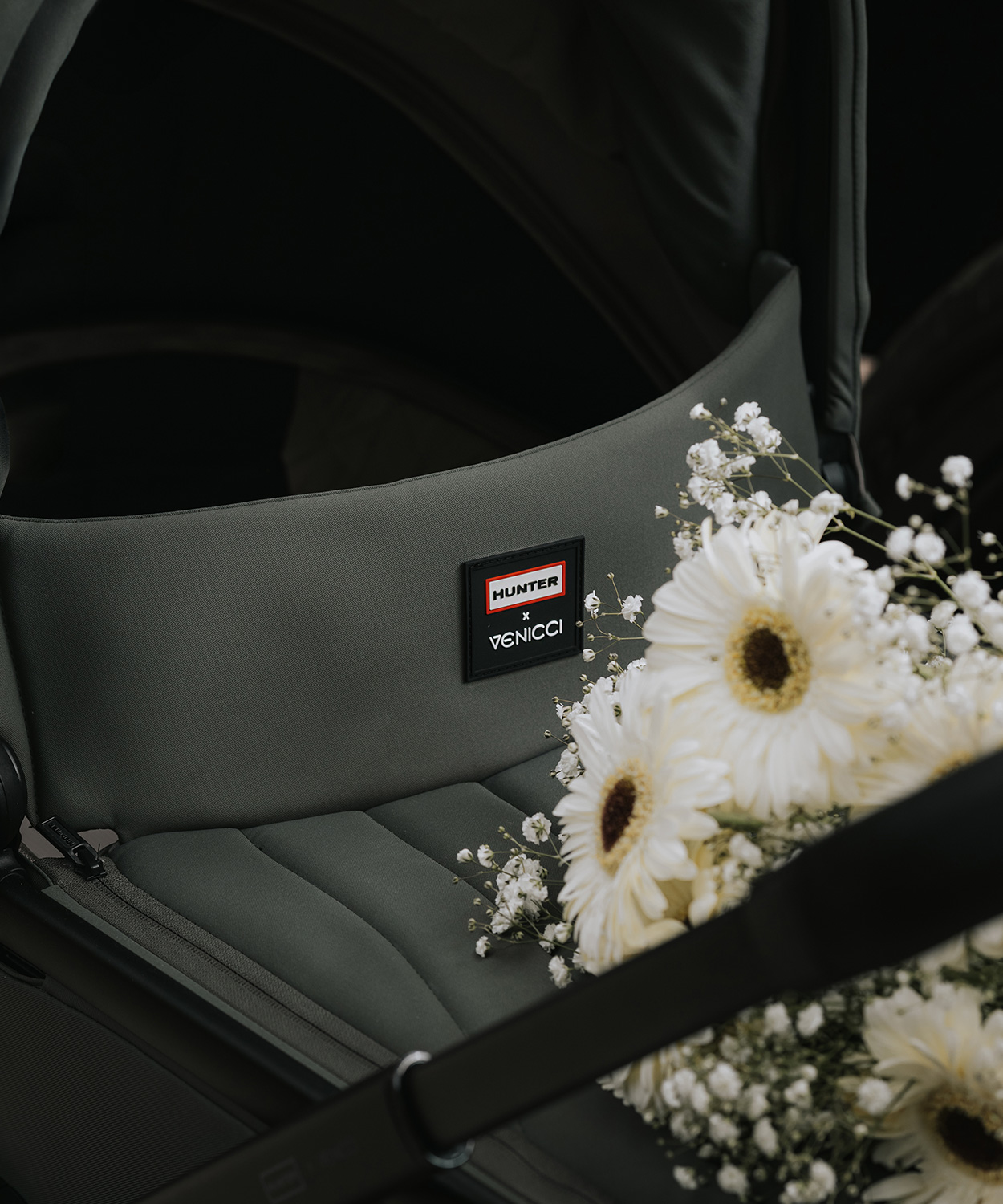 Hunter x Venicci Upline 3 Dark Olive Pram - Image 6