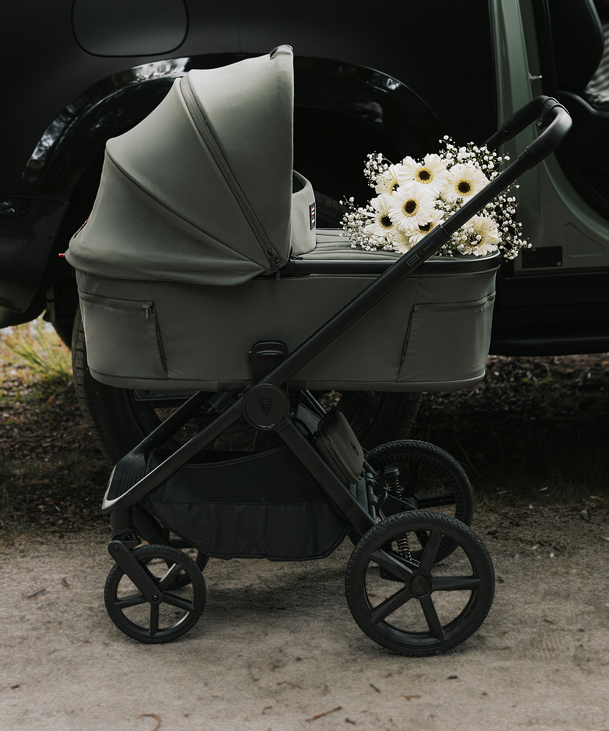 Hunter x Venicci Upline 3 Dark Olive Pram - Image 8